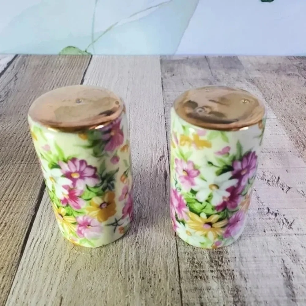 VINTAGE | Floral Bronze Topped Salt & Pepper Shakers - Picture 5 of 8